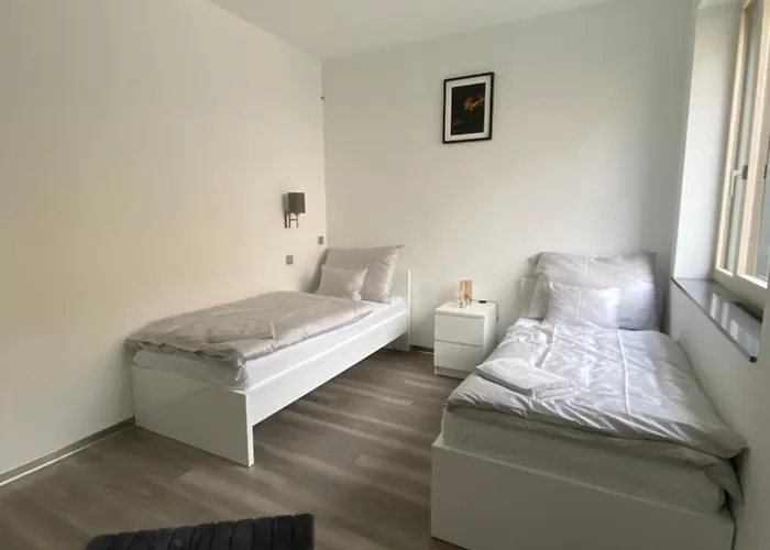 Modern Living In 3 *