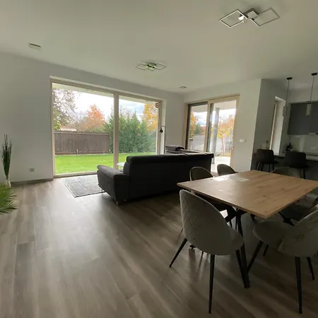 Modern Living In 3 *