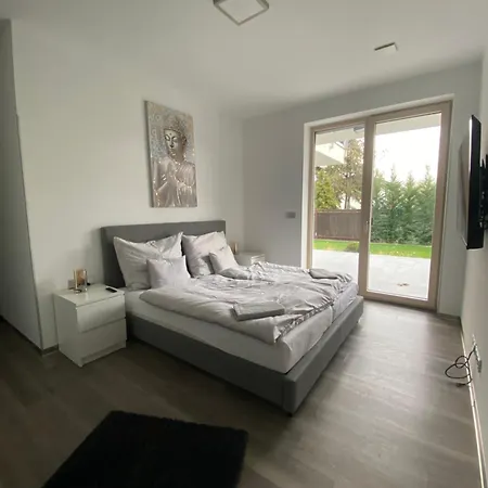 Modern Living In 3 Budapešť