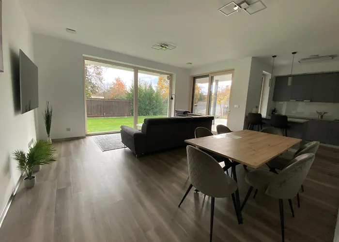 Modern Living In 3 *